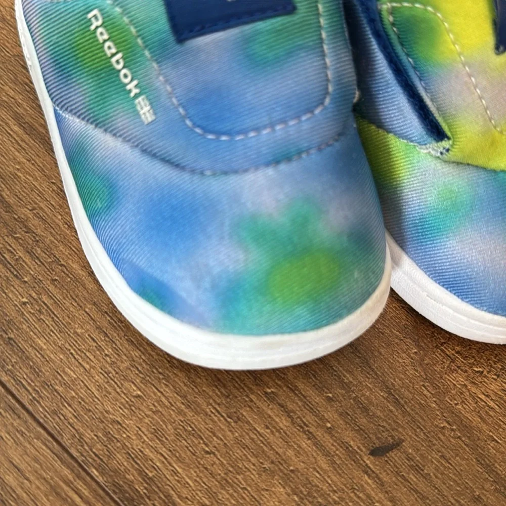 Reebok cute tie